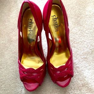 The Perfect Pink hard to find size 5 shoes!!